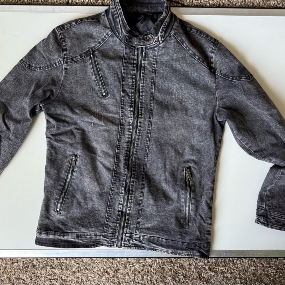 Stylish Men’s Slim Denim Gray Jacket with Zipper Details